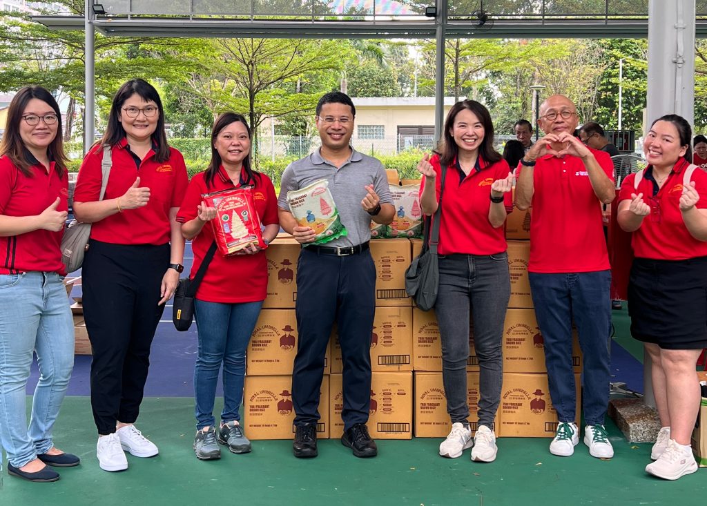 FFTH Food Donation Drive picture with Minister Desmond Lee