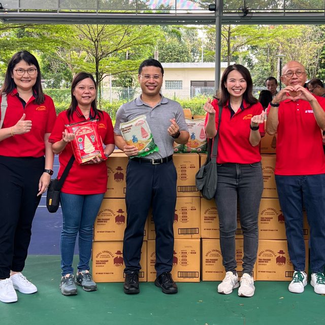 FFTH Food Donation Drive picture with Minister Desmond Lee